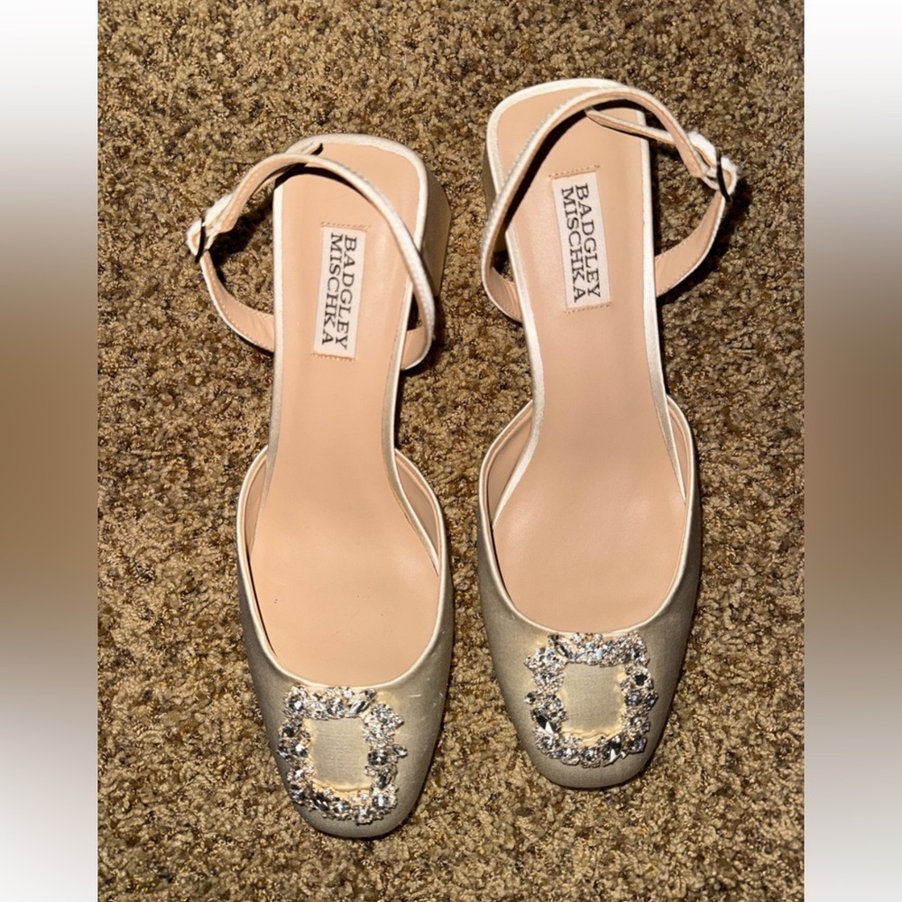 Badgley Mischka White Vivia Slingback Pump size 8.5